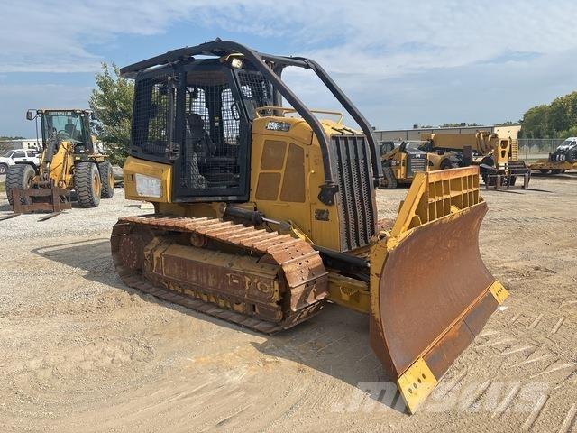 CAT D5K2 XL Buldozer sobre oruga