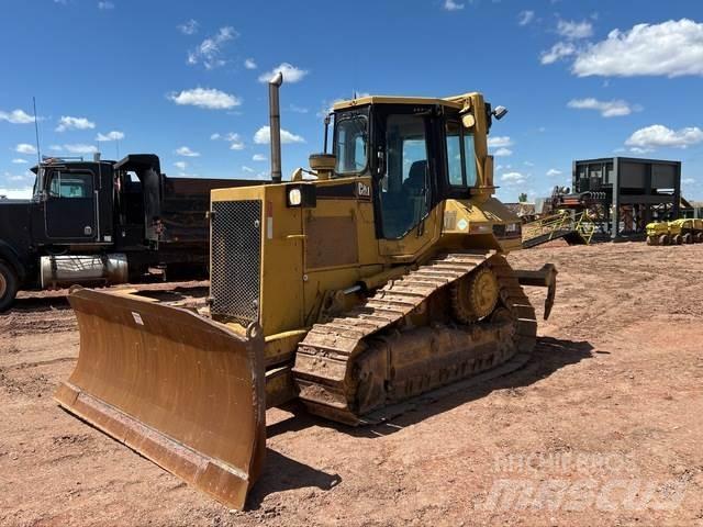 CAT D5M Buldozer sobre oruga
