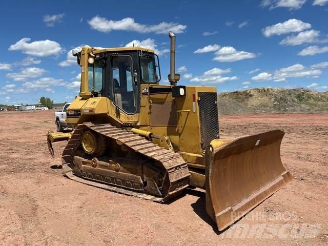 CAT D5M Buldozer sobre oruga