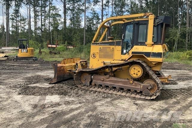 CAT D5M LGP Buldozer sobre oruga
