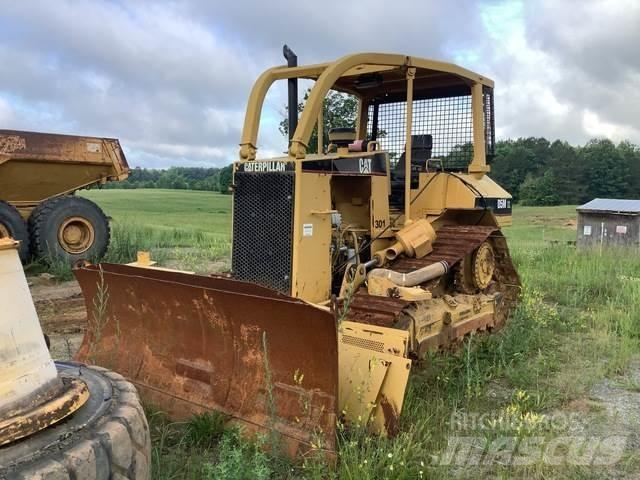 CAT D5M XL Buldozer sobre oruga