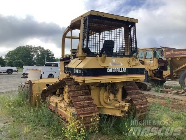 CAT D5M XL Buldozer sobre oruga