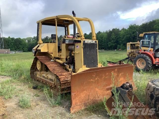 CAT D5M XL Buldozer sobre oruga