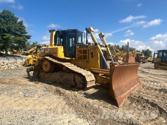 CAT D6T XW Buldozer sobre oruga