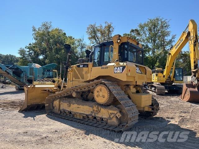 CAT D6T XW Buldozer sobre oruga