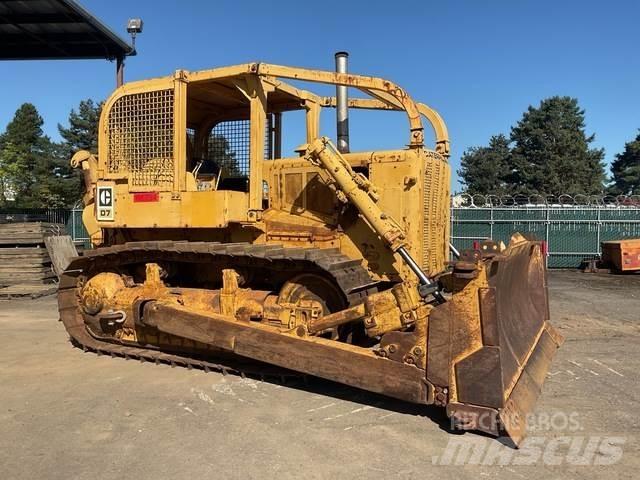 CAT D7 Buldozer sobre oruga