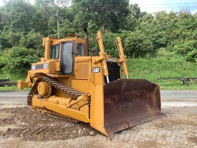 CAT D7H Buldozer sobre oruga