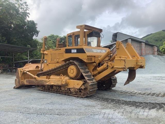 CAT D8N Buldozer sobre oruga