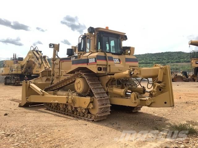 CAT D8R Buldozer sobre oruga