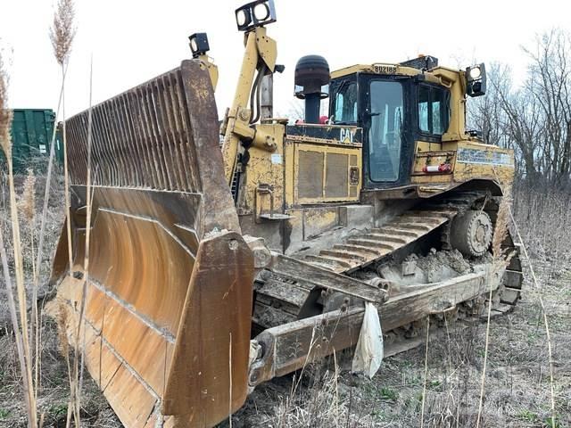 CAT D8R Buldozer sobre oruga