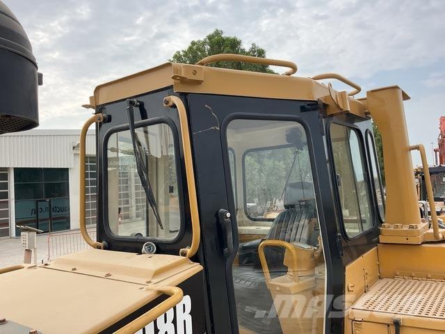 CAT D8R Buldozer sobre oruga