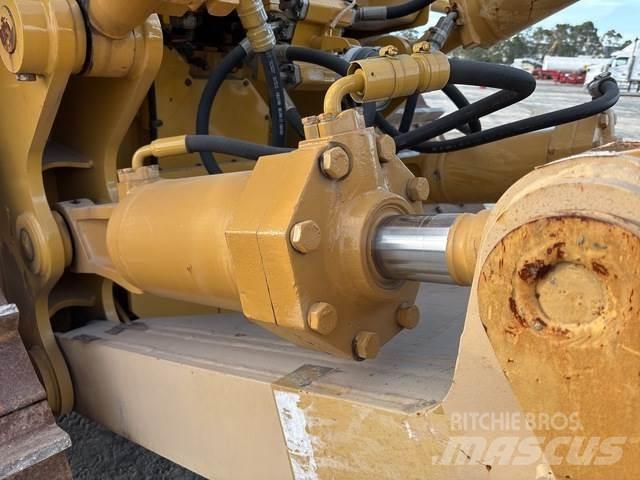 CAT D8T Buldozer sobre oruga