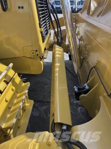 CAT D8T Buldozer sobre oruga