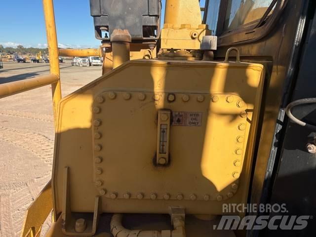 CAT D9T Buldozer sobre oruga