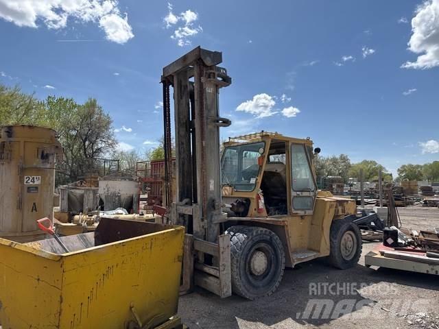 CAT DP90 Carretillas elevadoras todo terreno
