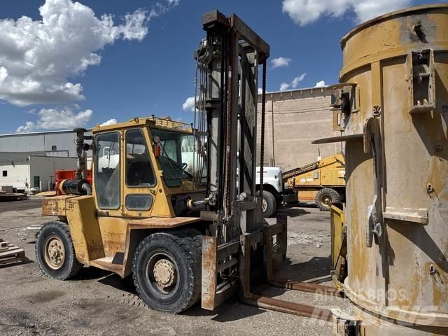 CAT DP90 Carretillas elevadoras todo terreno