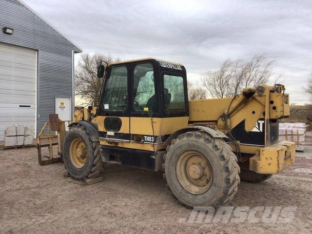 CAT TH83 Carretillas telescópicas