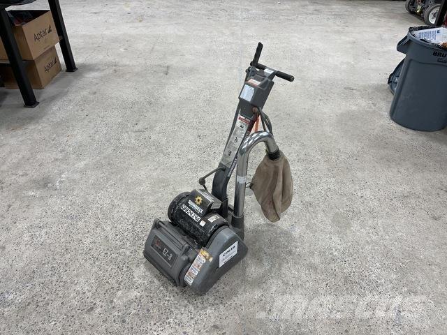 Clarke EZ-8 Construcción - Otros
