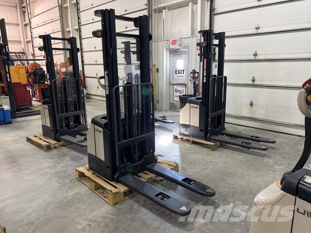 Crown ES 4000 Apiladores eléctricos autopropulsados