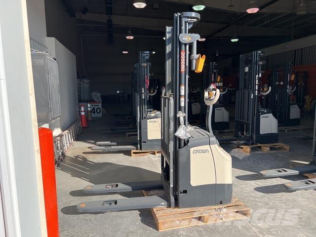 Crown ES 4000 Apiladores eléctricos autopropulsados