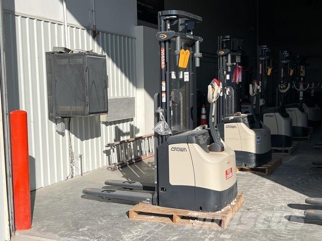 Crown ES 4000 Apiladores eléctricos autopropulsados