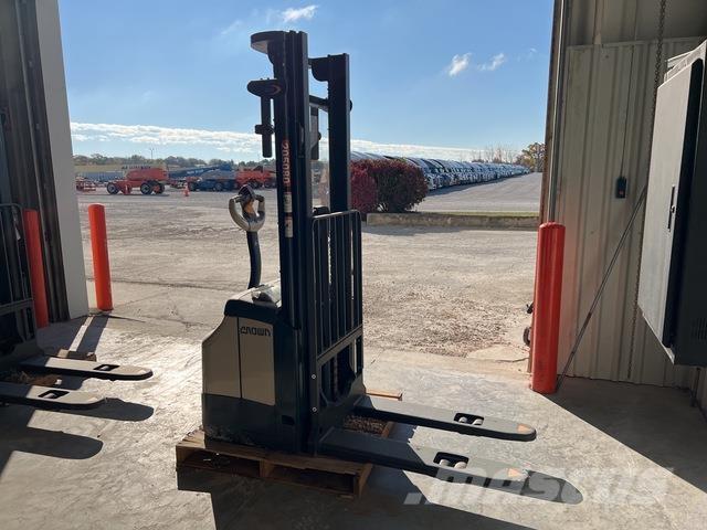 Crown ES 4000 Apiladores eléctricos autopropulsados