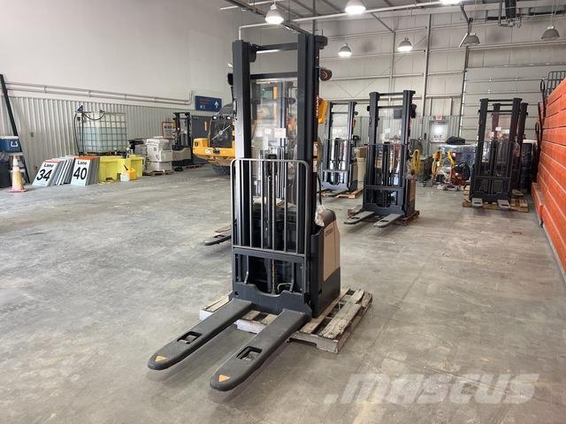 Crown ES 4000 Apiladores eléctricos autopropulsados