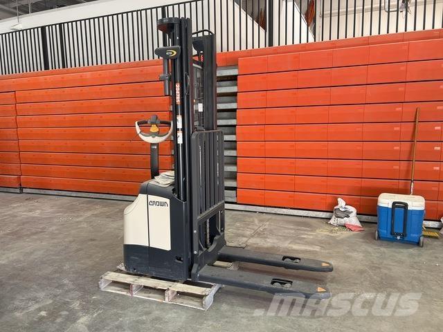 Crown ES 4000 Apiladores eléctricos autopropulsados