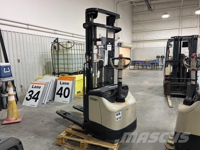 Crown ES 4000 Apiladores eléctricos autopropulsados