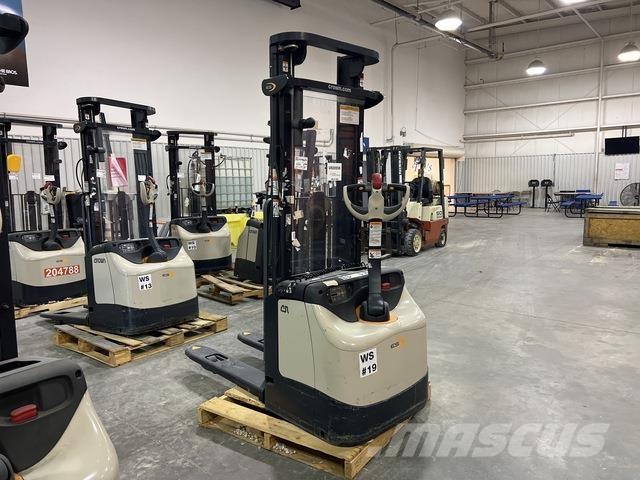 Crown ES 4000 Apiladores eléctricos autopropulsados