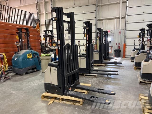 Crown ES 4000 Apiladores eléctricos autopropulsados