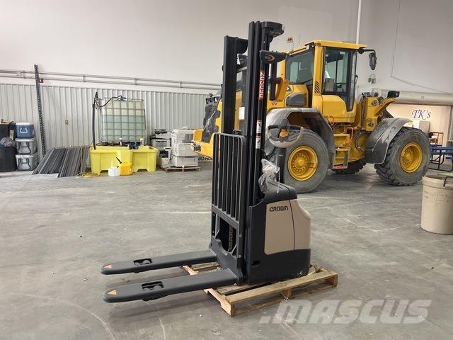 Crown ES 4000 Apiladores eléctricos autopropulsados