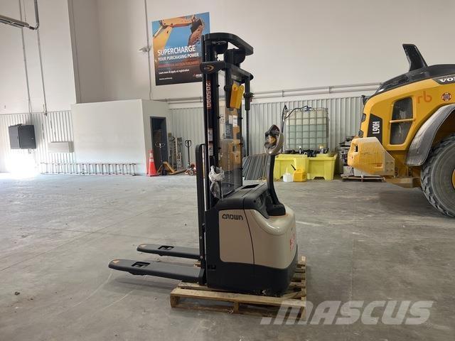 Crown ES 4000 Apiladores eléctricos autopropulsados