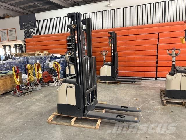 Crown ES 4000 Apiladores eléctricos autopropulsados