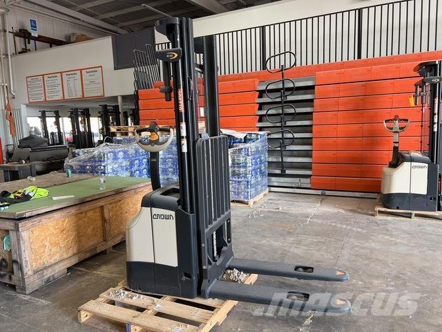 Crown ES 4000 Apiladores eléctricos autopropulsados