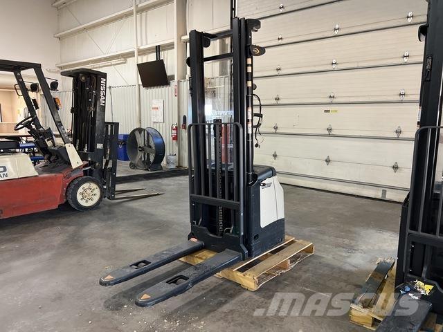 Crown ES 4000 Apiladores eléctricos autopropulsados