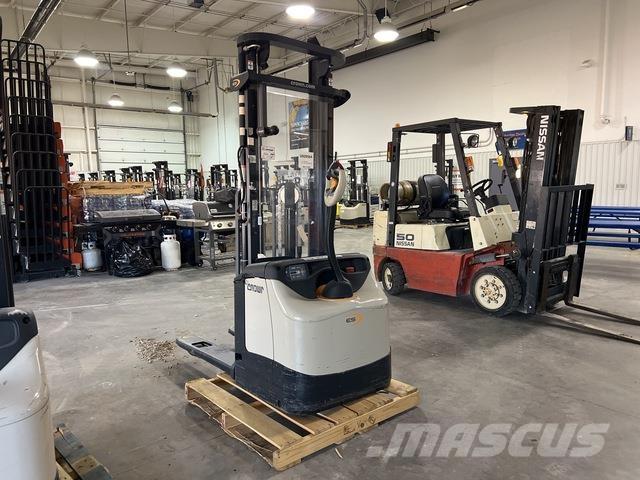 Crown ES 4000 Apiladores eléctricos autopropulsados