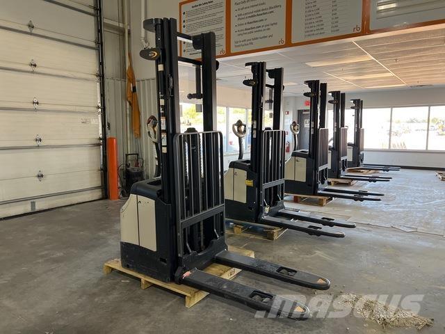 Crown ES 4000 Apiladores eléctricos autopropulsados