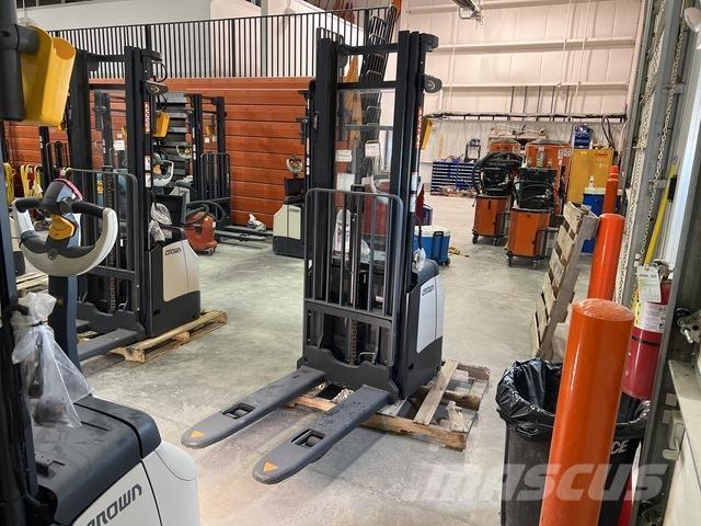 Crown ES 4000 Apiladores eléctricos autopropulsados