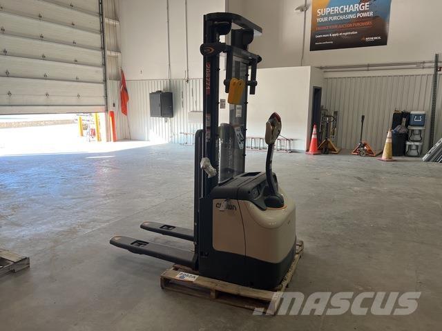 Crown ES 4000 Apiladores eléctricos autopropulsados