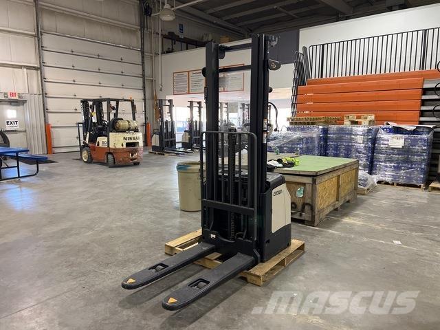 Crown ES 4000 Apiladores eléctricos autopropulsados