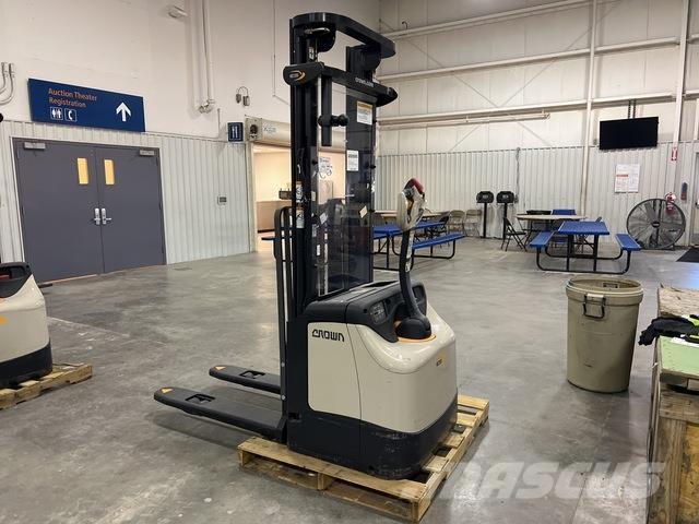 Crown ES 4000 Apiladores eléctricos autopropulsados