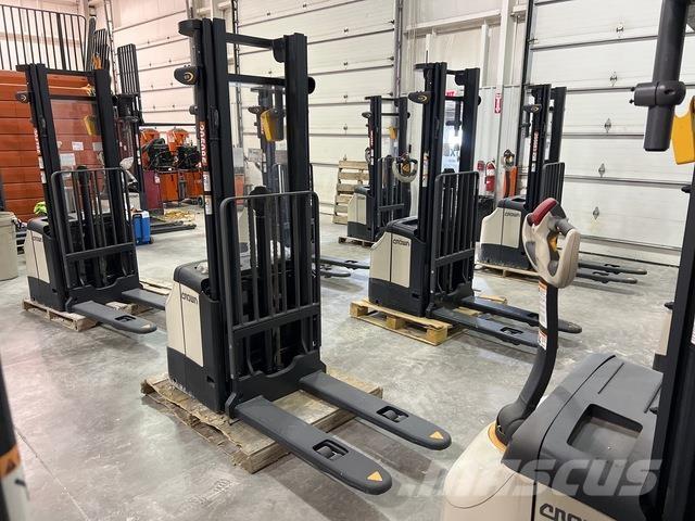 Crown ES 4000 Apiladores eléctricos autopropulsados