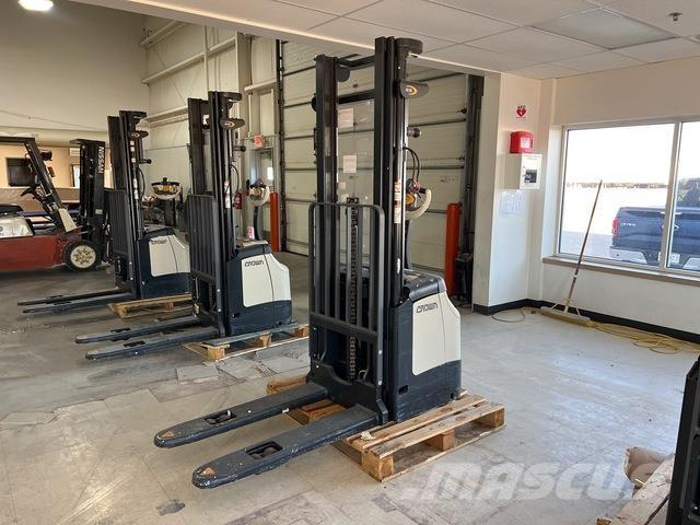 Crown ES 4000 Apiladores eléctricos autopropulsados