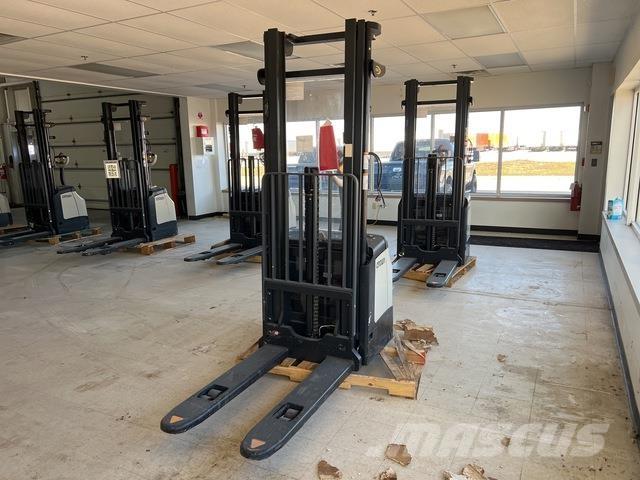 Crown ES 4000 Apiladores eléctricos autopropulsados