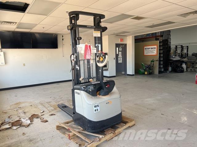 Crown ES 4000 Apiladores eléctricos autopropulsados