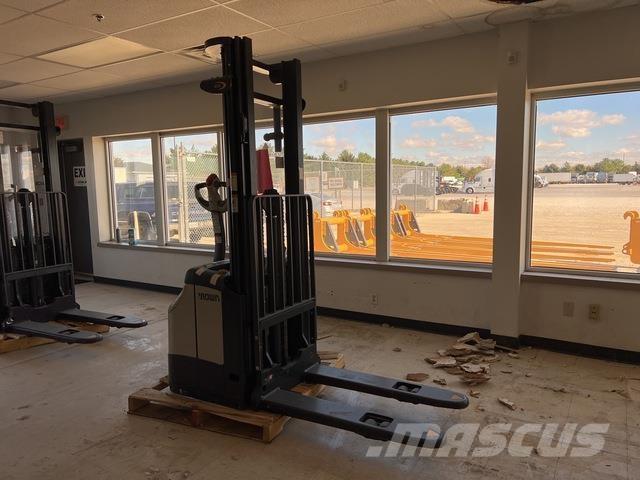 Crown ES 4000 Apiladores eléctricos autopropulsados