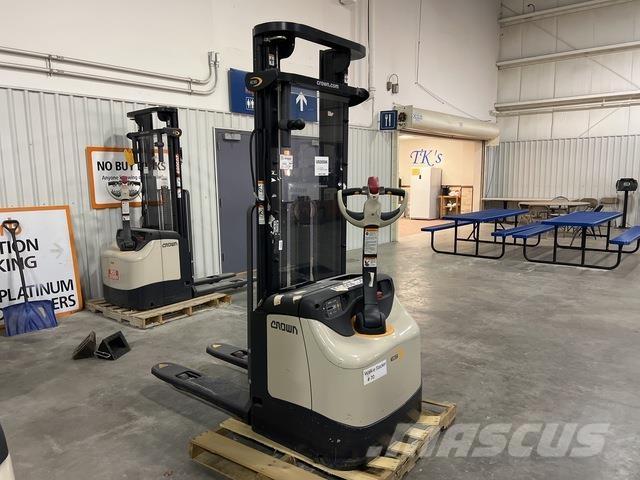 Crown ES 4000 Apiladores eléctricos autopropulsados