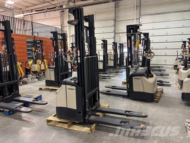 Crown ES 4000 Apiladores eléctricos autopropulsados