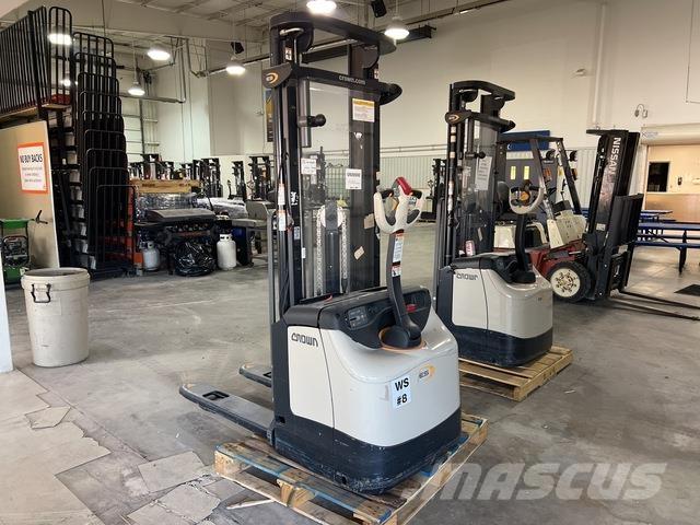 Crown ES 4000 Apiladores eléctricos autopropulsados